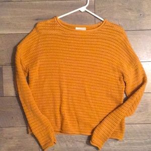 New Universal thread Sweater